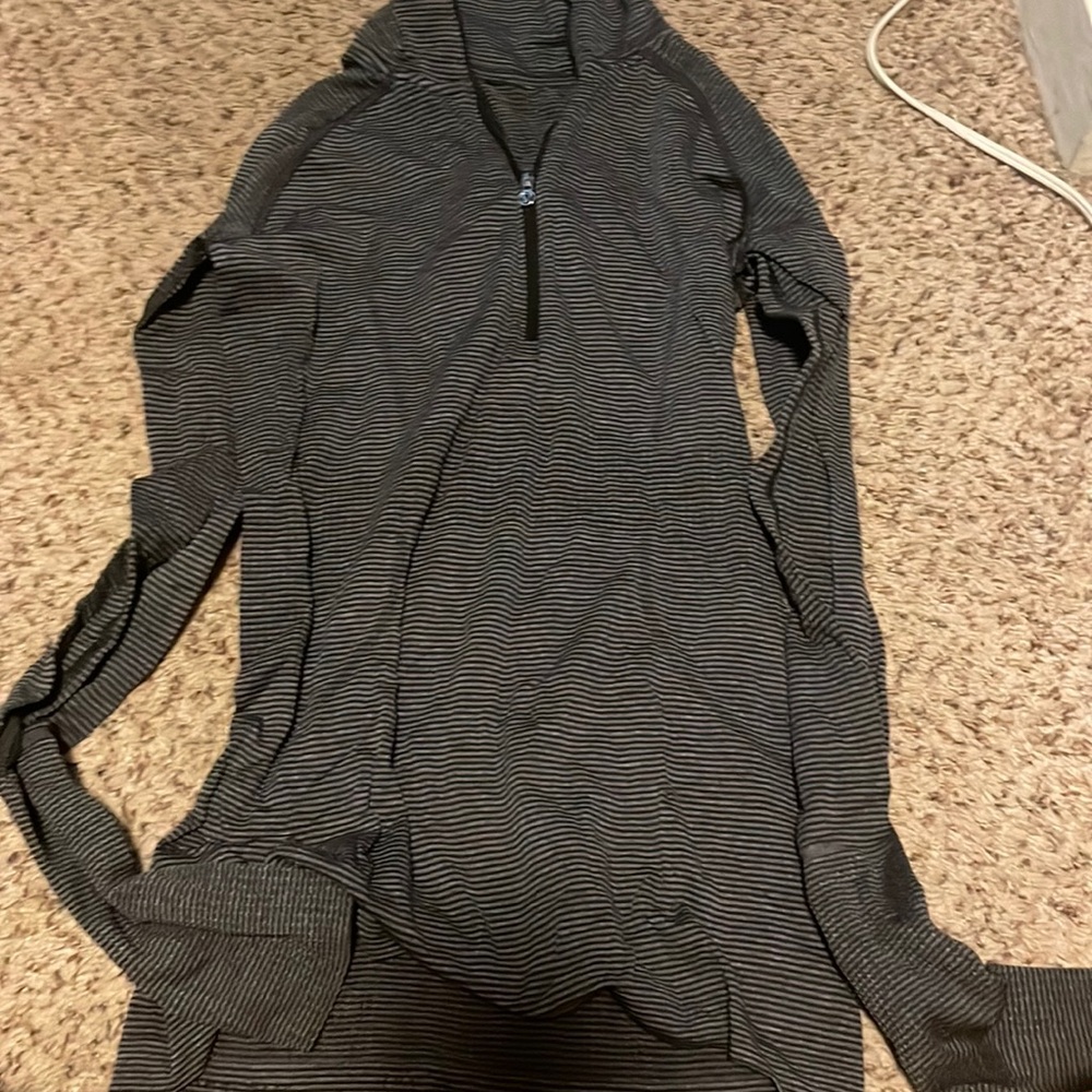 Lululemon quarter zip. Size 4